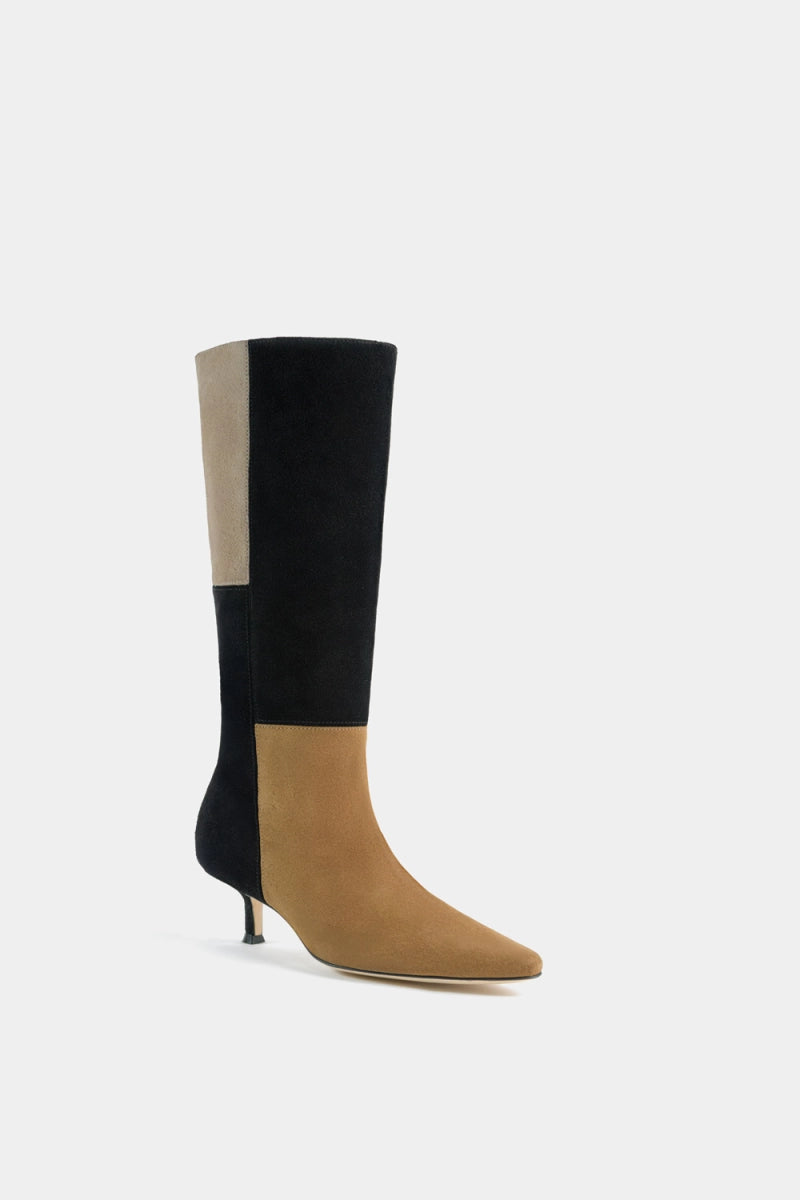 Bota alta de ante tricolor con tacón kitten, en negro, camel y gris suave