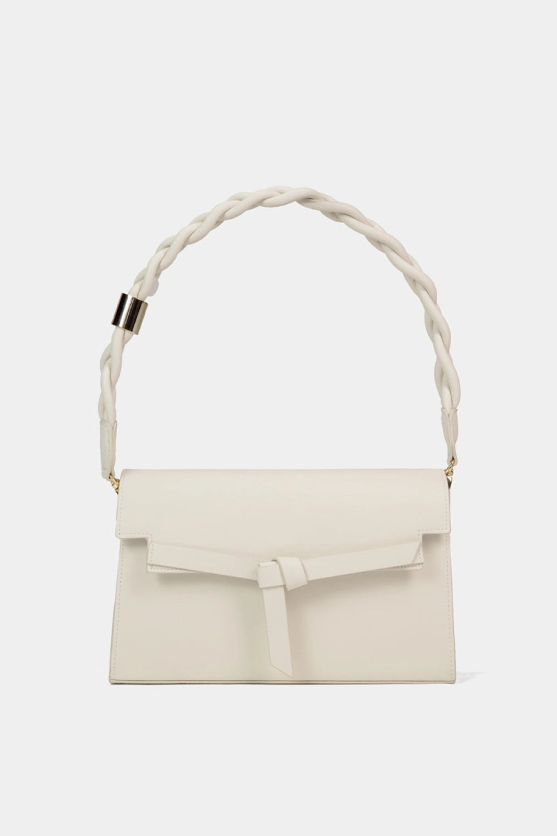 bolsa de diseñador de piel con trenza y herrajes dorados