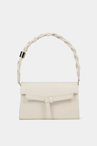 bolsa de diseñador de piel con trenza y herrajes dorados