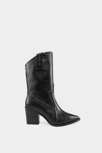 bota de piel negra