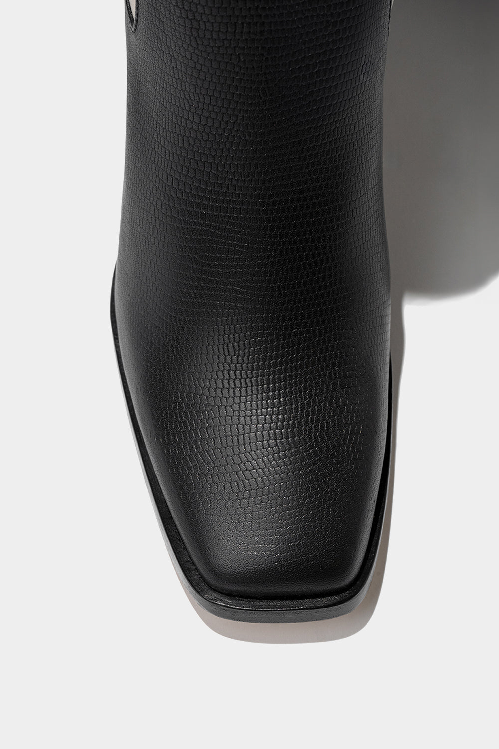 bota de piel exotica abajo de la rodilla