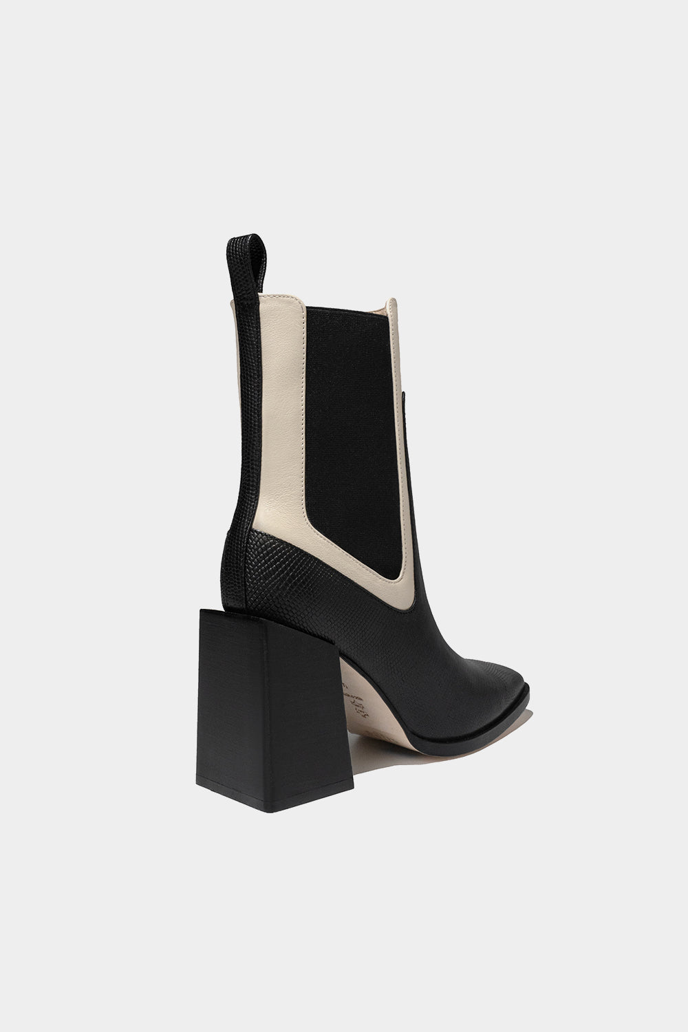 Botines, botas largas, vaqueras y otras más que serán el complemento ideal para tu outfit. 