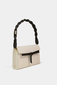 bolsa de piel color blanco y negro estilo chanel 