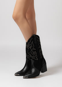 Botas western fashion en piernas delgadas