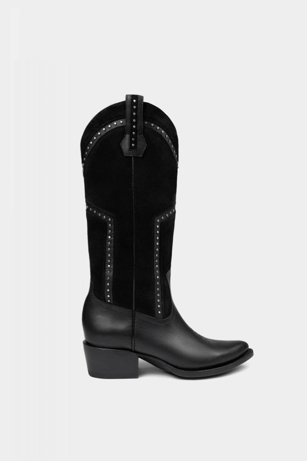 Bota para mujer en piel color negro con construcción goodyar welt